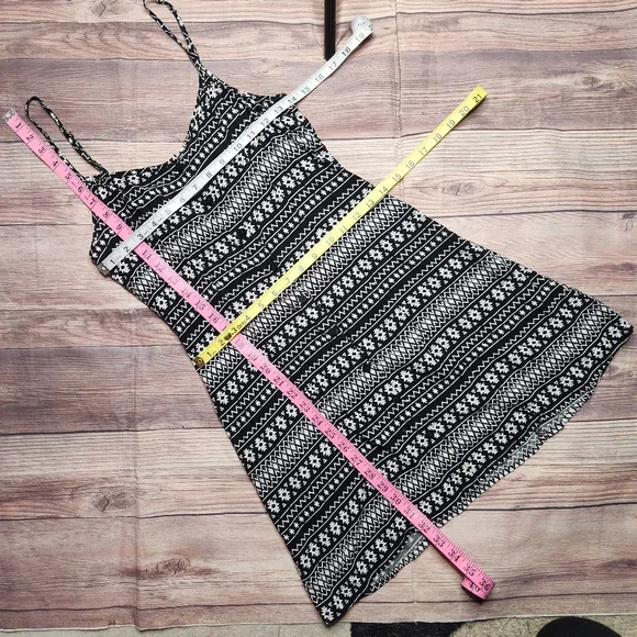 5/$15 H&M Divided Black Tribal Button Dress - Picture 4 of 9